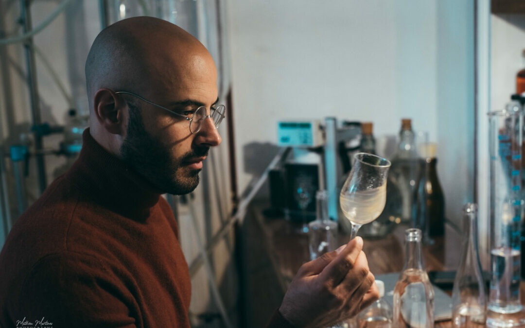 Meet an artisan distiller: the universe of gin by Miko Abouaf